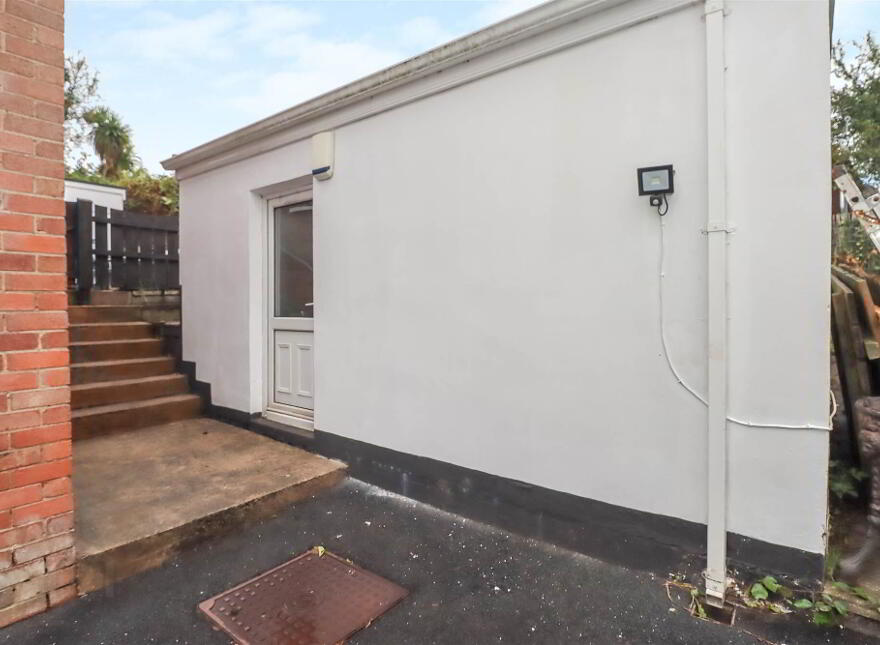 14 Moyra Crescent, Dundonald, Belfast, BT16 1UX