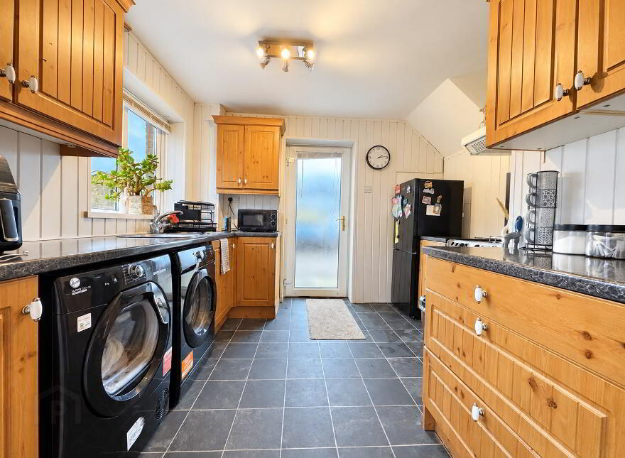 28 Gannet Way, Carrickfergus, BT38 7RT