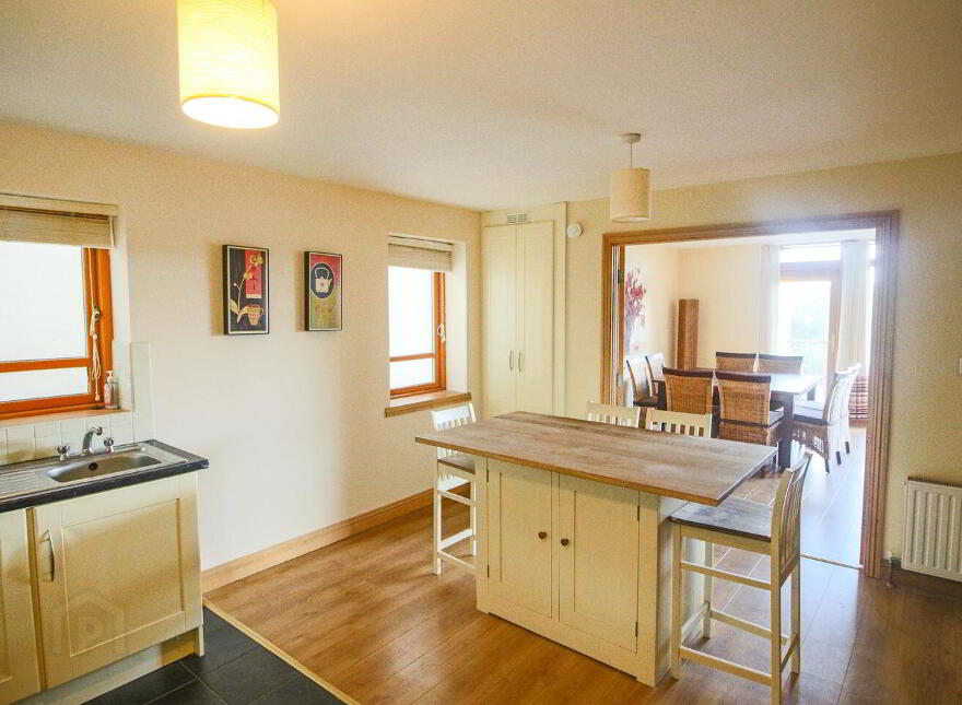 9 The Waterfront, Leitrim Village, Drumshanbo, N41XW35