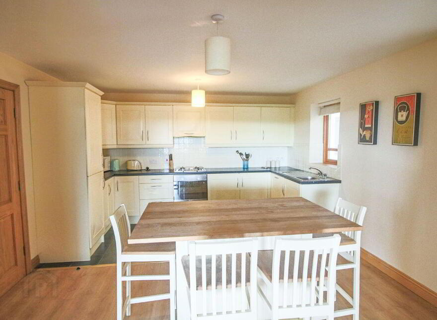 9 The Waterfront, Leitrim Village, Drumshanbo, N41XW35
