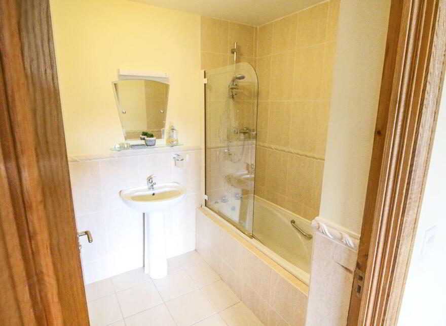9 The Waterfront, Leitrim Village, Drumshanbo, N41XW35