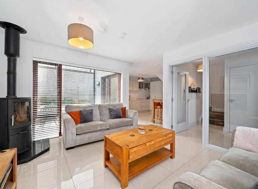 9 Spanish Walk, Convent Garden, Kinsale, P17A598