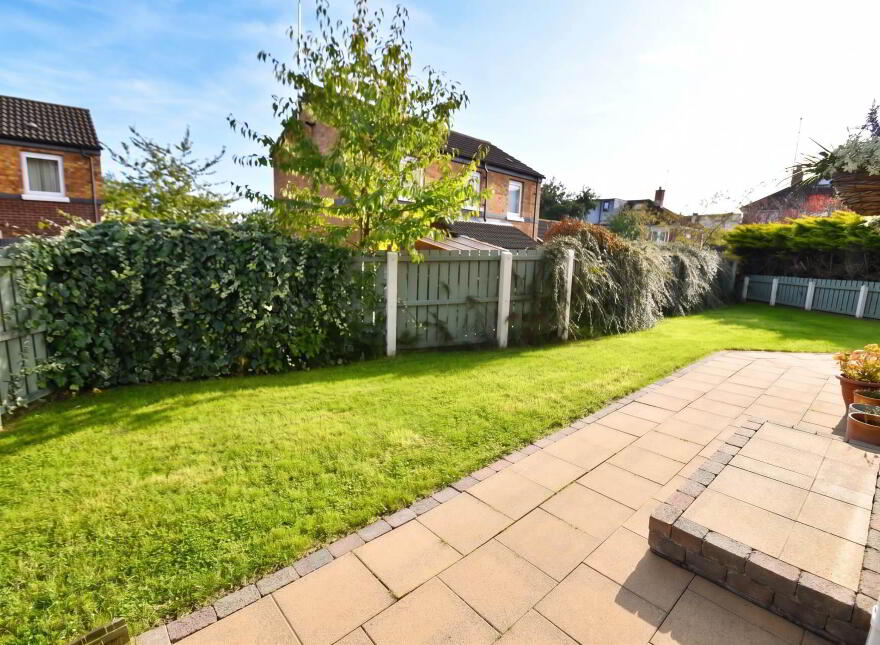 8 Cluain Mor Drive, Belfast, BT12 7UG