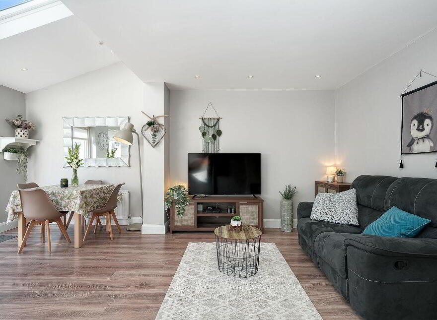33 Heatherview Lawn, Aylesbury, Aylesbury, D24