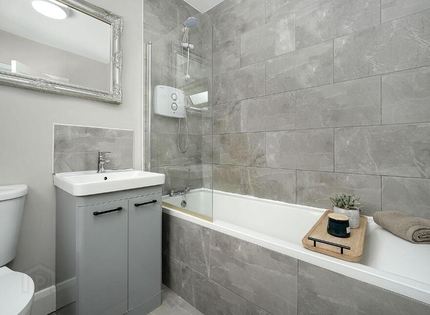 33 Heatherview Lawn, Aylesbury, Aylesbury, D24