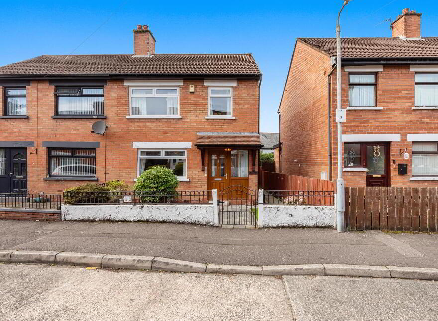 4 Harland Park, Belfast, BT4 1HZ