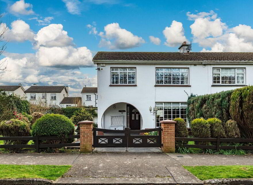 199 The Oaks, Newbridge, W12DT66