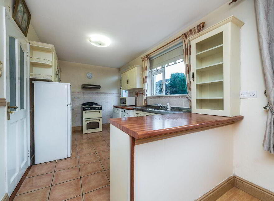199 The Oaks, Newbridge, W12DT66