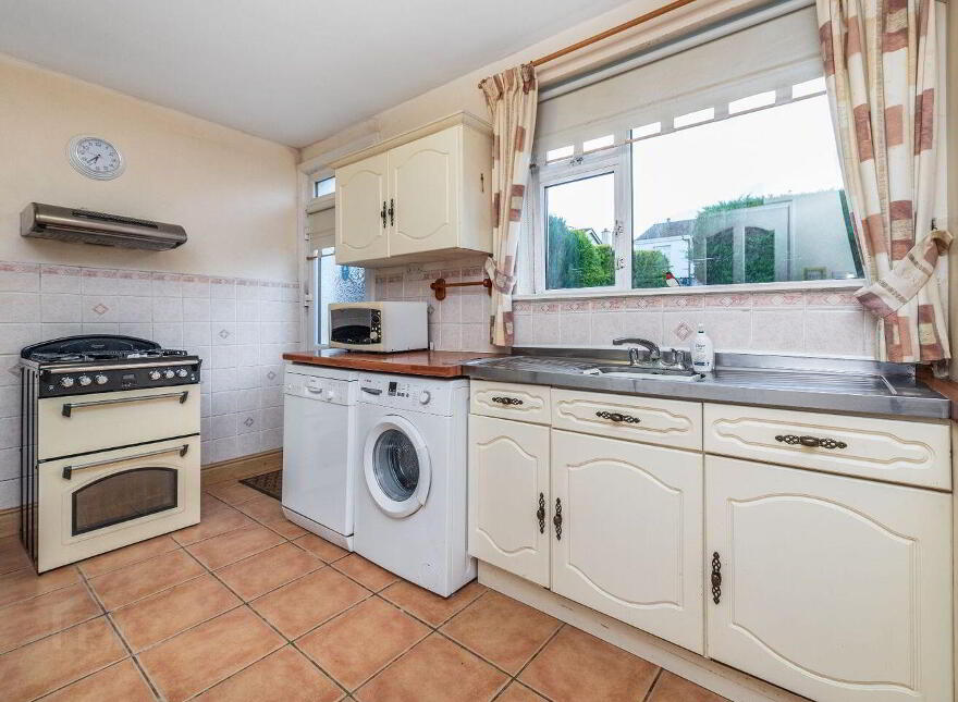 199 The Oaks, Newbridge, W12DT66