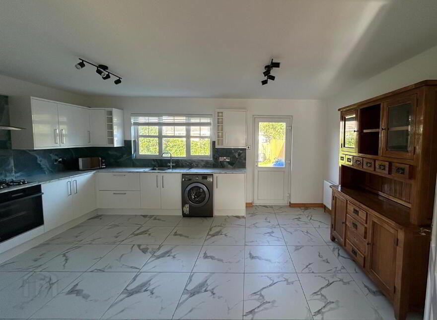 135 Sevenoaks, Waterside, L'Derry, BT47 6BD