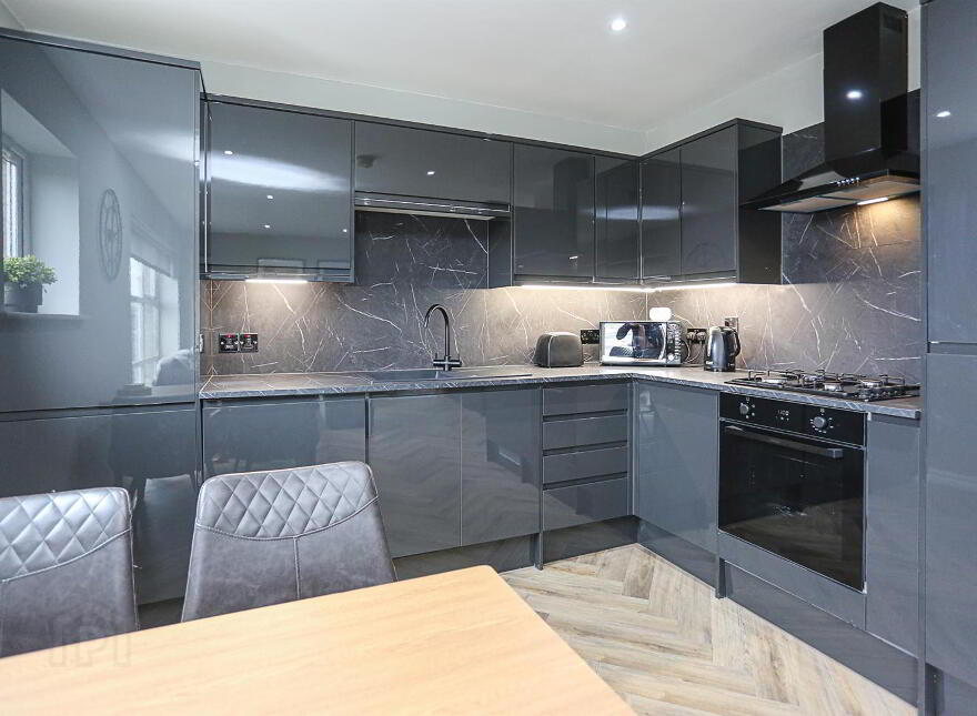 Apt 7, 16 Lewis Mews, Belfast, BT4 1FY