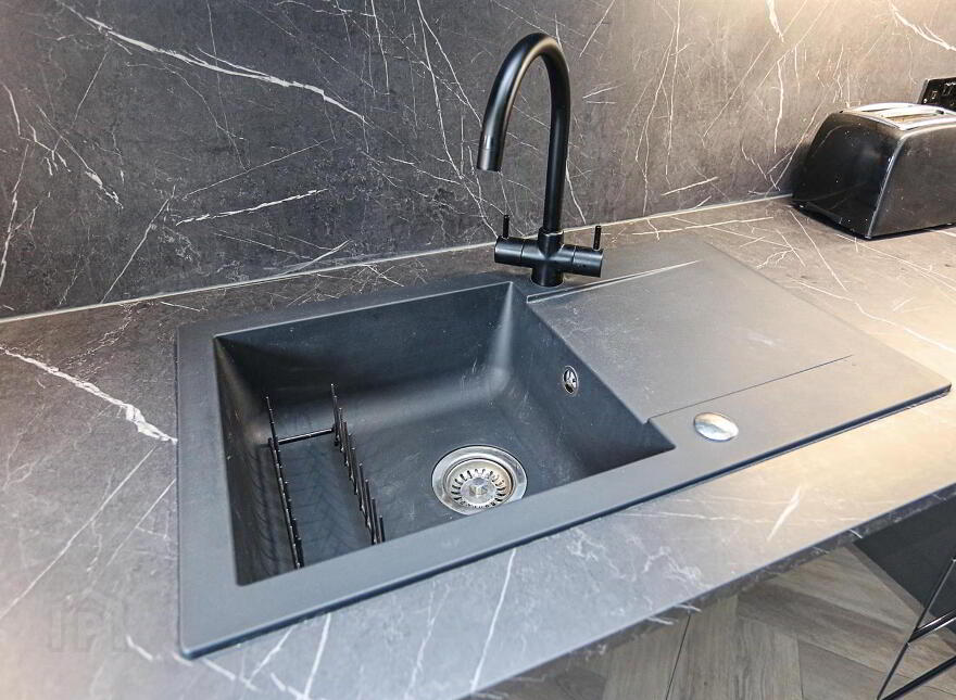 Apt 7, 16 Lewis Mews, Belfast, BT4 1FY