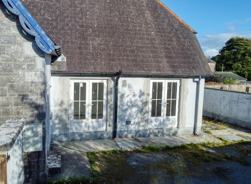 Ardagh Village, Ardagh, N39RX73