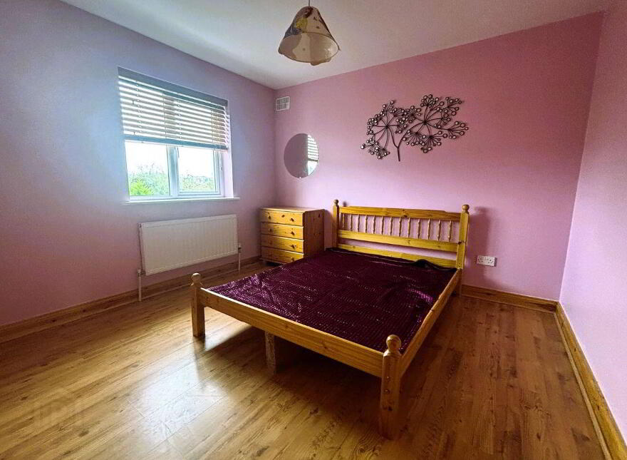 18 Rathcluain, Kiltimagh, F12V883