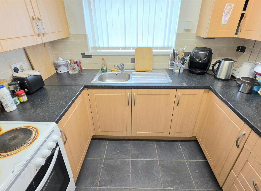 33 Sunnylands Grove, Carrickfergus, BT38 8NR