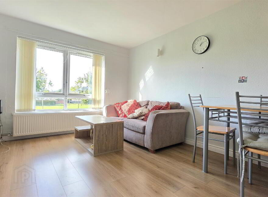 33 Sunnylands Grove, Carrickfergus, BT38 8NR