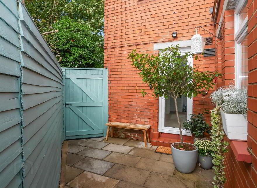 1 Chesham Gardens, Off Ardenlee Avenue, Belfast, BT6 8GX