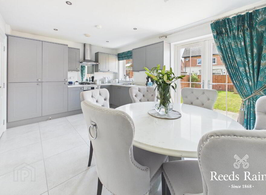 16 Lynn Hall Grove, Bangor, BT19 1LT