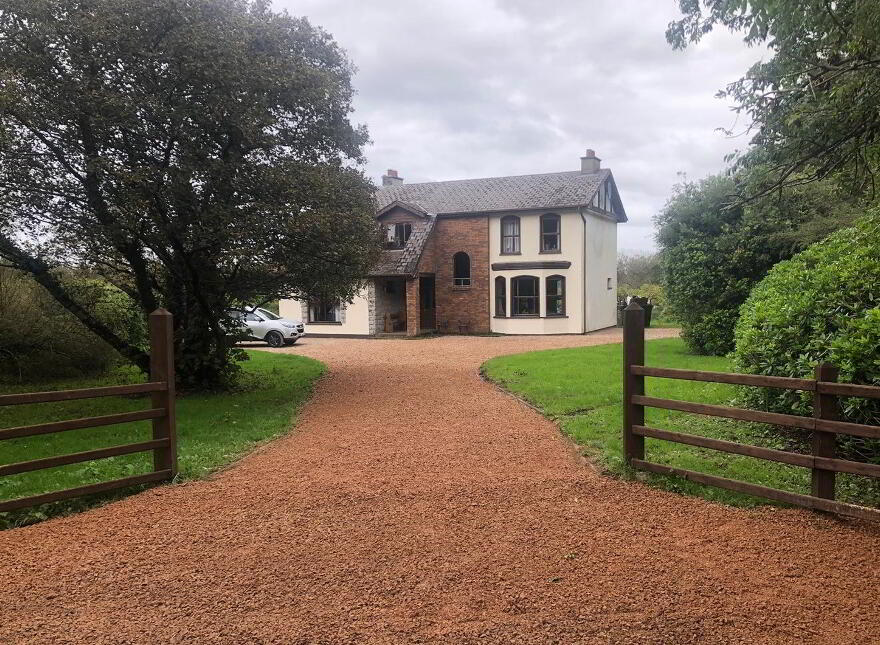 SUBSTANTIAL 5/6 BEDROOM COASTAL HOME, Ballyconnell, Falcarragh, F92X4V9