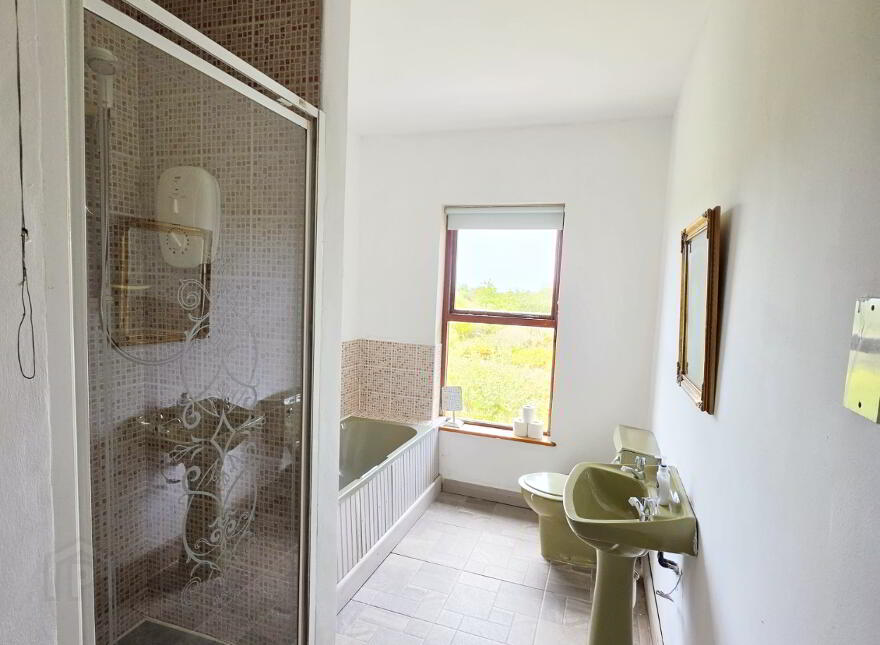 SUBSTANTIAL 5/6 BEDROOM COASTAL HOME, Ballyconnell, Falcarragh, F92X4V9