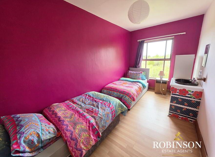 SUBSTANTIAL 5/6 BEDROOM COASTAL HOME, Ballyconnell, Falcarragh, F92X4V9
