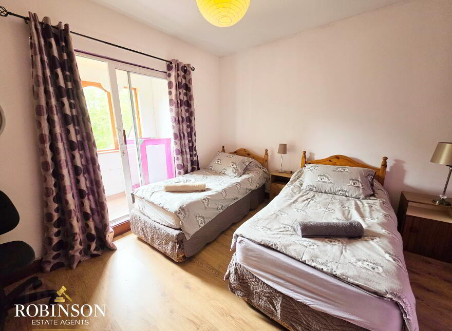SUBSTANTIAL 5/6 BEDROOM COASTAL HOME, Ballyconnell, Falcarragh, F92X4V9