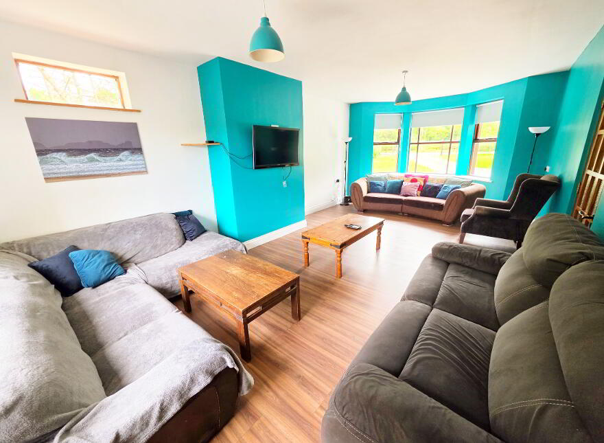 SUBSTANTIAL 5/6 BEDROOM COASTAL HOME, Ballyconnell, Falcarragh, F92X4V9