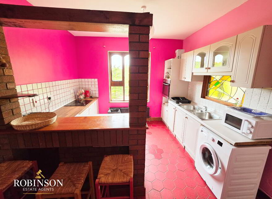 SUBSTANTIAL 5/6 BEDROOM COASTAL HOME, Ballyconnell, Falcarragh, F92X4V9