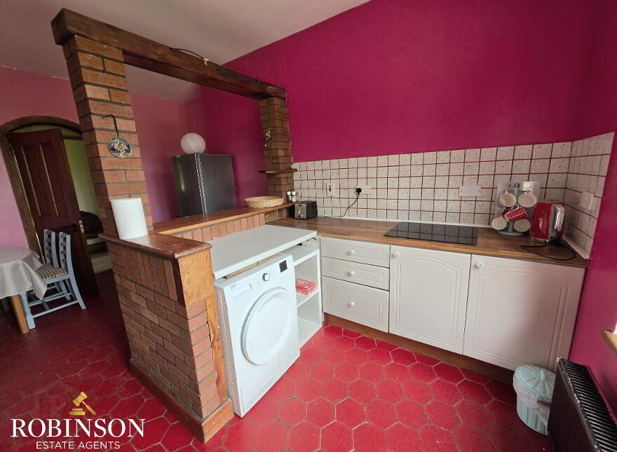 SUBSTANTIAL 5/6 BEDROOM COASTAL HOME, Ballyconnell, Falcarragh, F92X4V9