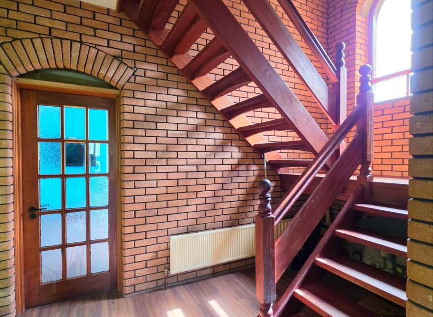 SUBSTANTIAL 5/6 BEDROOM COASTAL HOME, Ballyconnell, Falcarragh, F92X4V9