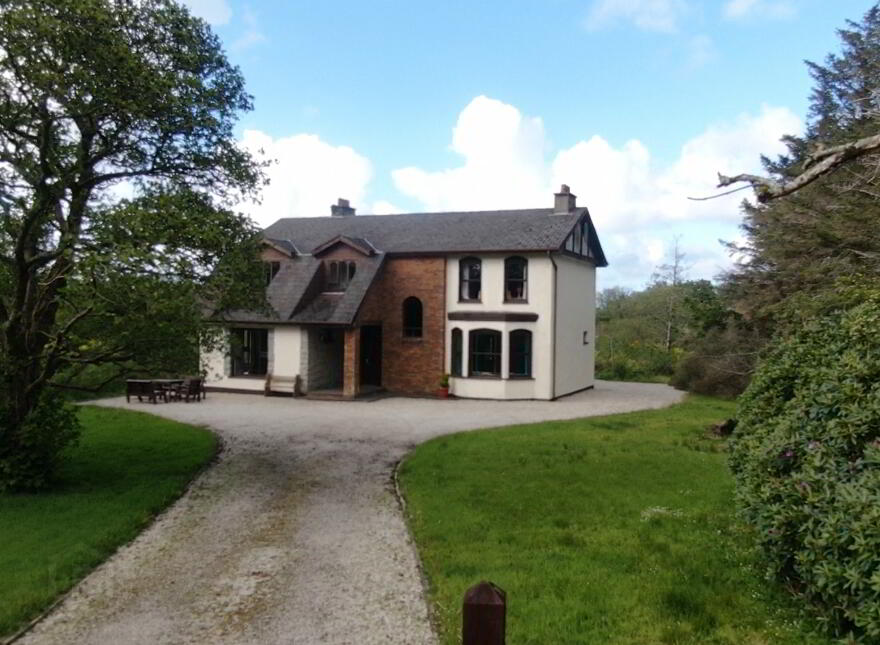 SUBSTANTIAL 5/6 BEDROOM COASTAL HOME, Ballyconnell, Falcarragh, F92X4V9