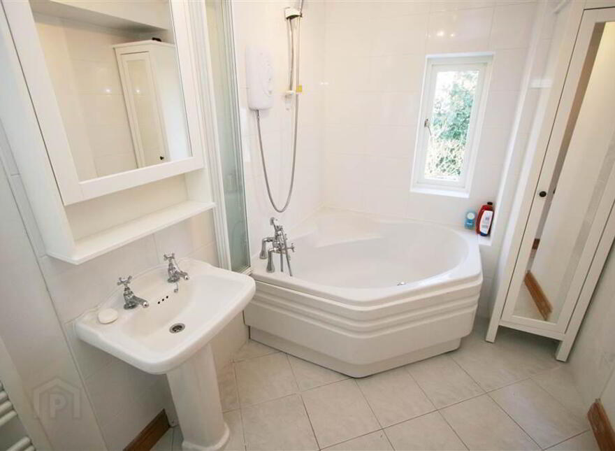 22 Sans Souci Park, Off Malone Road, Belfast, BT9 5BZ