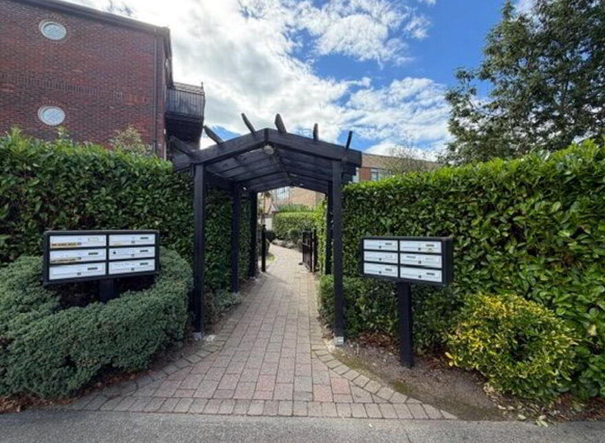 Eden Gate, Delgany, A63FY99