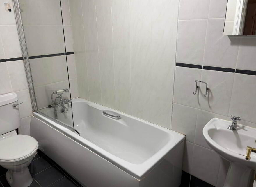 1b The Drumlins, Cavan Town, H12PF68