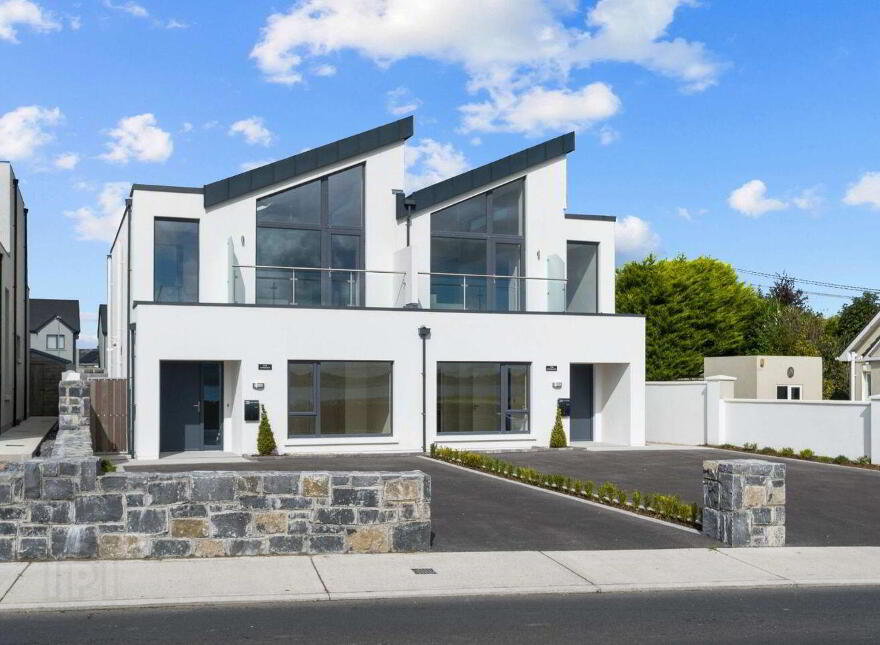 The Lookout, Gort Road, Loughrea, H62TN50