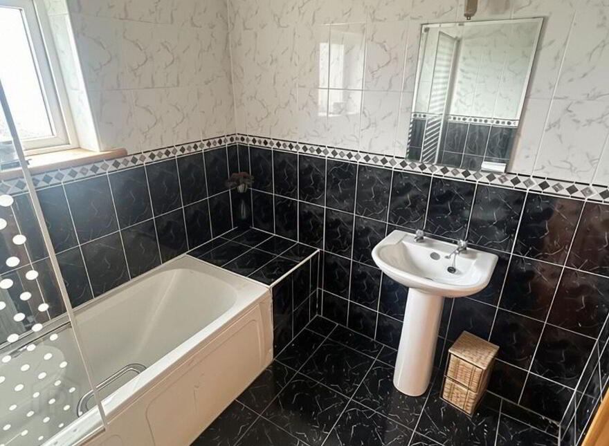 60 Carraig Geal, Galway Road, Loughrea, H62TR82