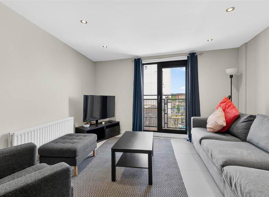 Apt 29, 17 Queens Square, Belfast, BT1 3FF