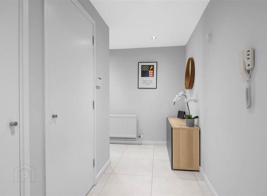 Apt 29, 17 Queens Square, Belfast, BT1 3FF