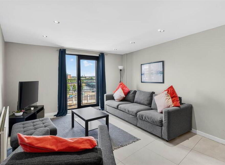Apt 29, 17 Queens Square, Belfast, BT1 3FF