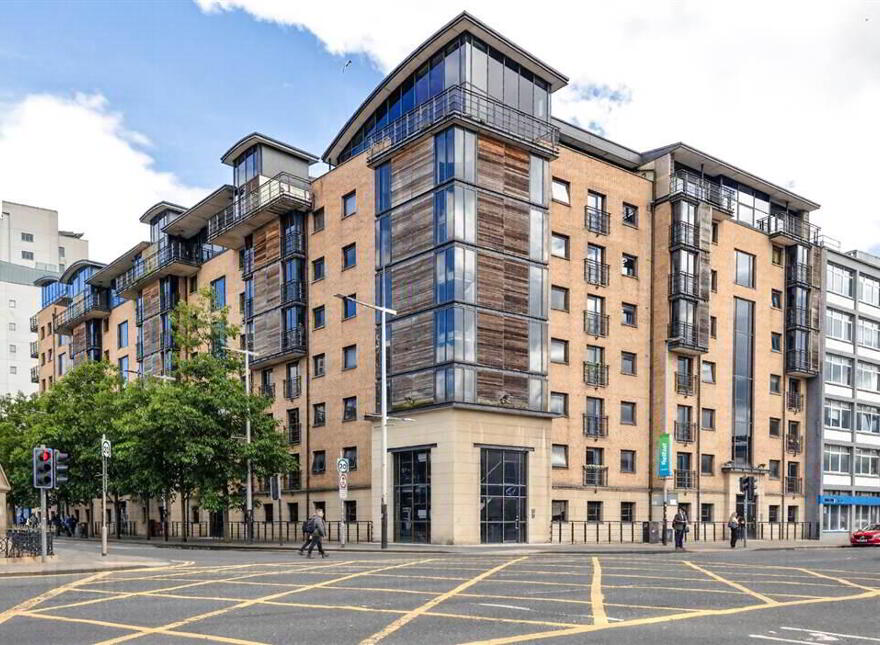 Apt 29, 17 Queens Square, Belfast, BT1 3FF