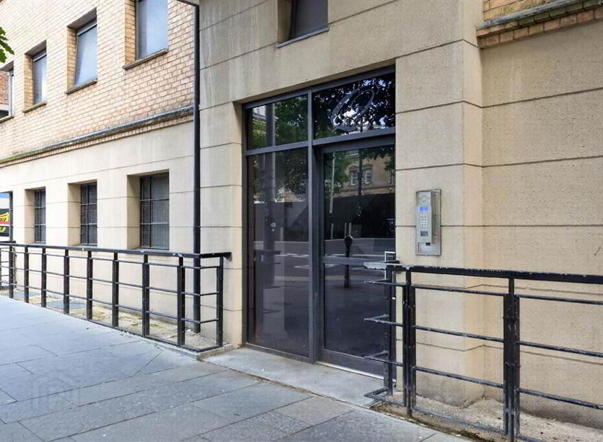 Apt 29, 17 Queens Square, Belfast, BT1 3FF