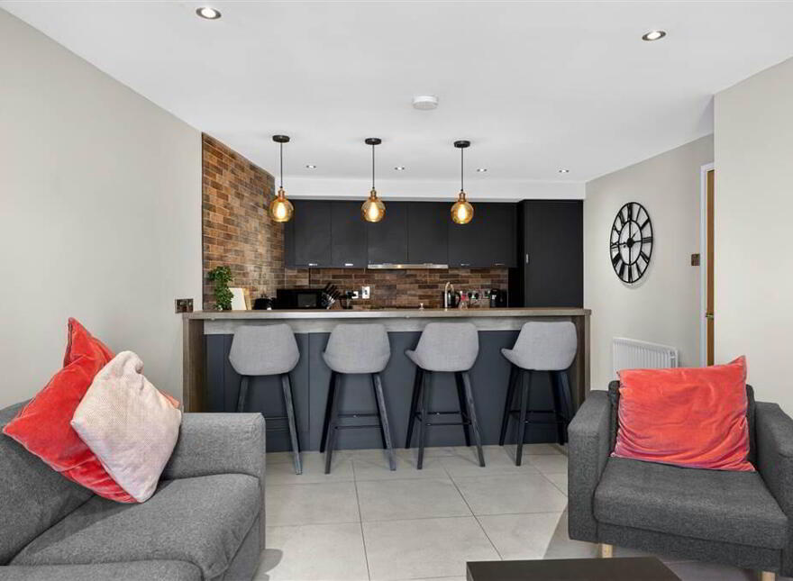 Apt 29, 17 Queens Square, Belfast, BT1 3FF