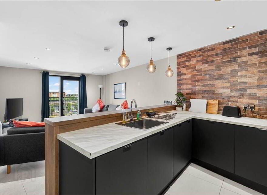 Apt 29, 17 Queens Square, Belfast, BT1 3FF