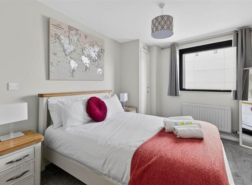 Apt 29, 17 Queens Square, Belfast, BT1 3FF