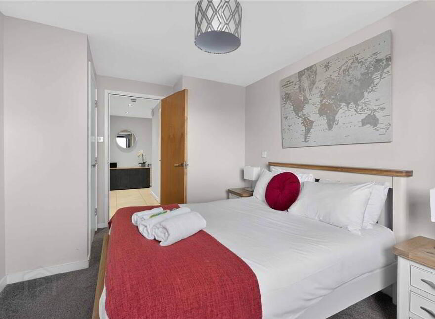 Apt 29, 17 Queens Square, Belfast, BT1 3FF