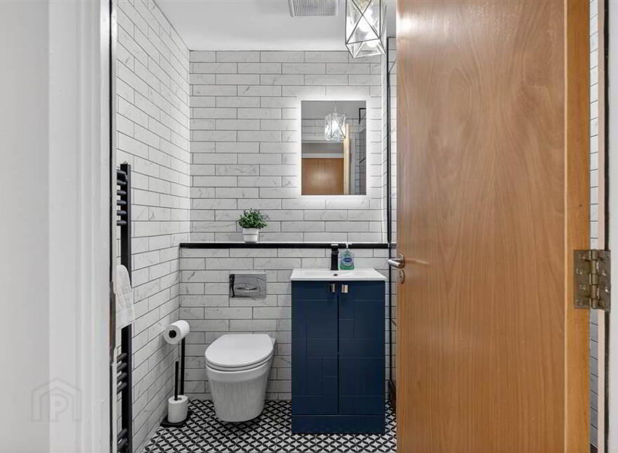 Apt 29, 17 Queens Square, Belfast, BT1 3FF