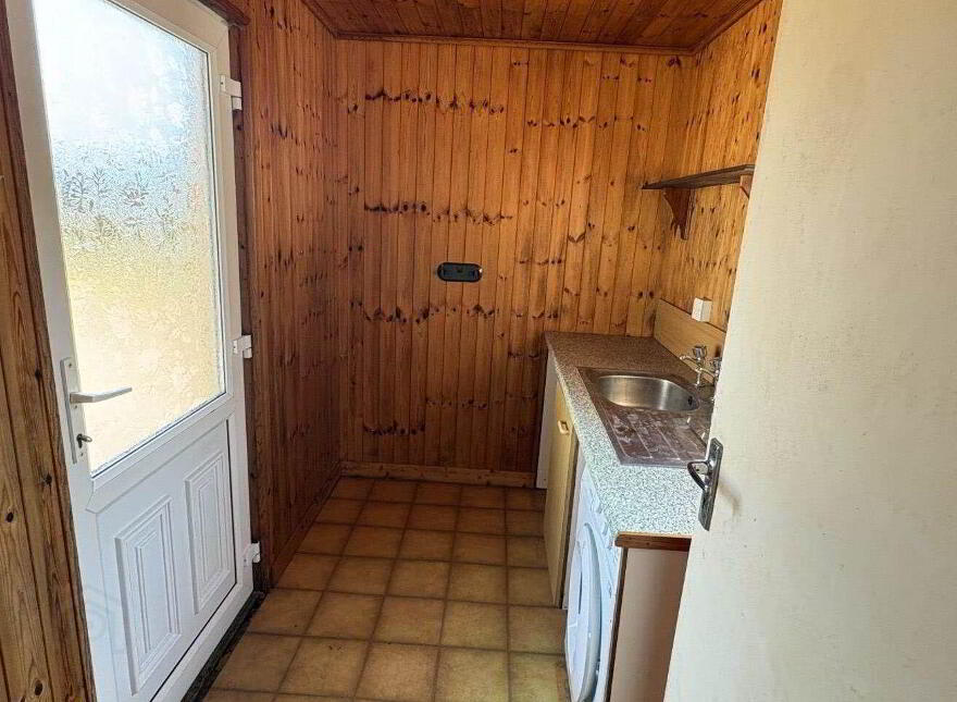 Ballyskibole, Knockadoon, Ballymacoda, P25CD52