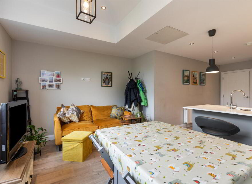 Apt 6, 49 Ulsterville Avenue, Belfast, BT9 7AT