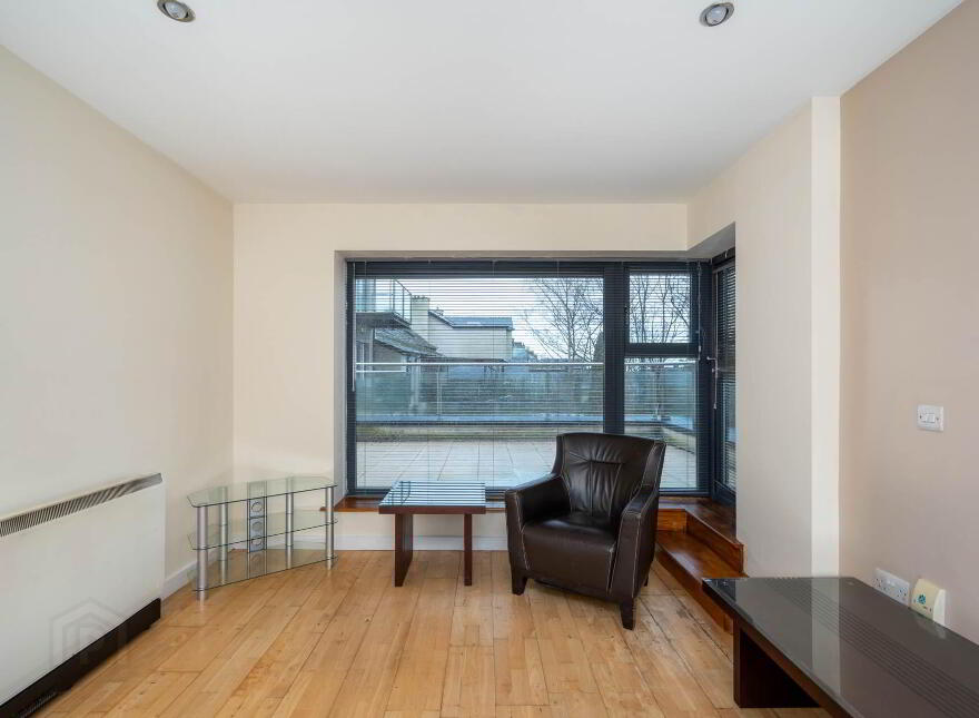 8 Church Walk, Bastion Court, Athlone, N37W884