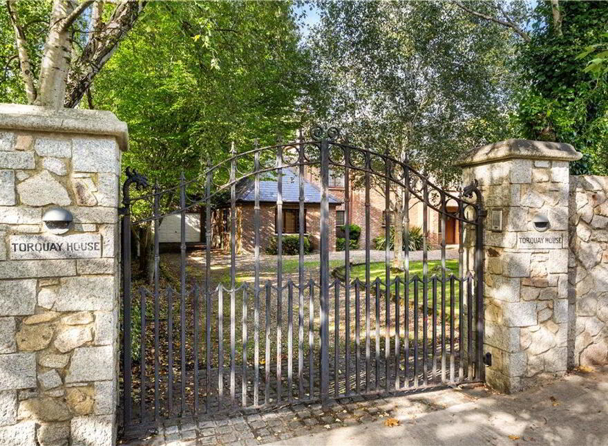 Torquay House, The Birches, Foxrock, Foxrock, D18E376